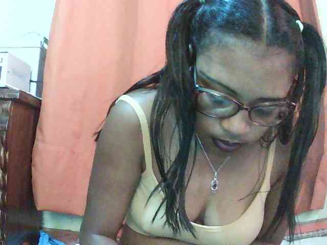 TriciaBella webcam