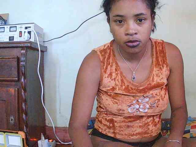 TriciaBella webcam