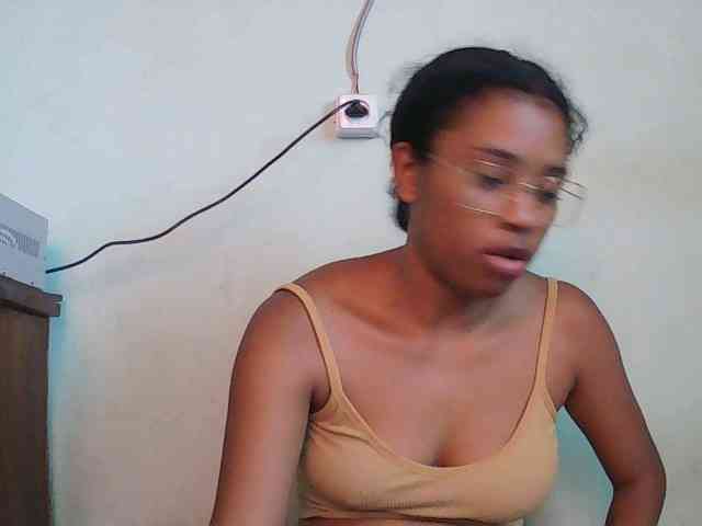 TriciaBella webcam