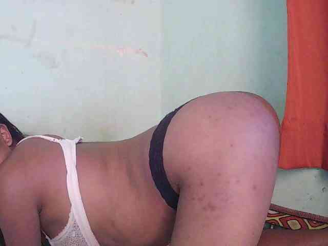 TriciaBella webcam
