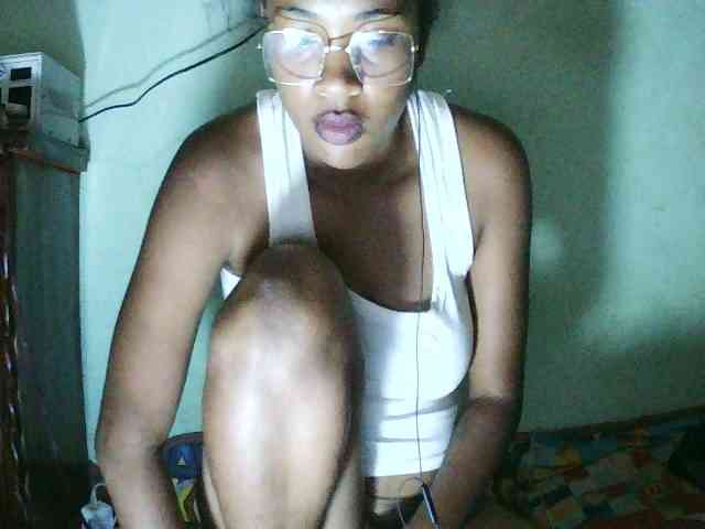 TriciaBella webcam