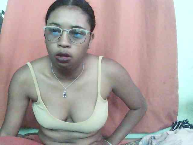 TriciaBella webcam