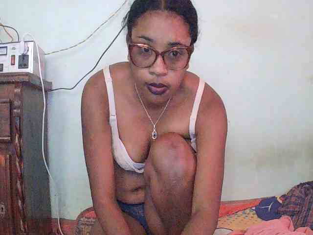 TriciaBella webcam