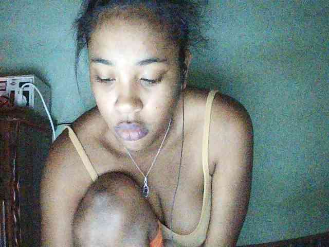 TriciaBella webcam