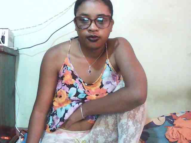 TriciaBella webcam