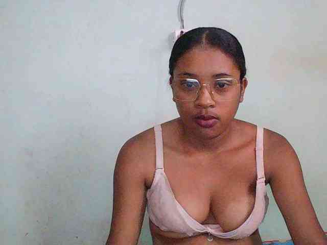 TriciaBella webcam
