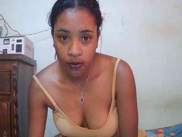 TriciaBella webcam