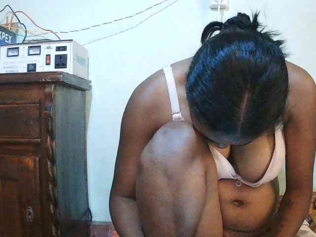 TriciaBella webcam