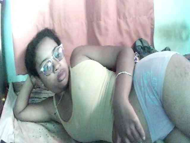 TriciaBella webcam