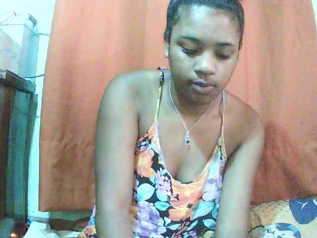 TriciaBella webcam