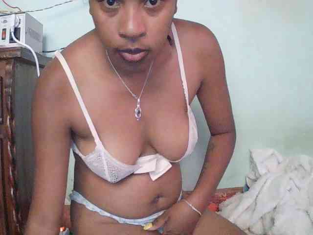 TriciaBella webcam