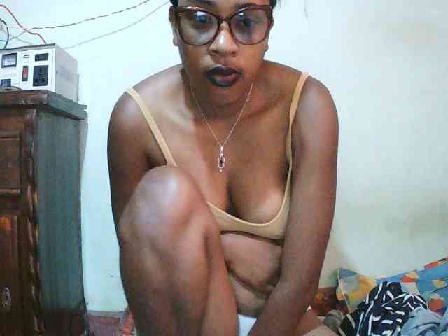 TriciaBella webcam