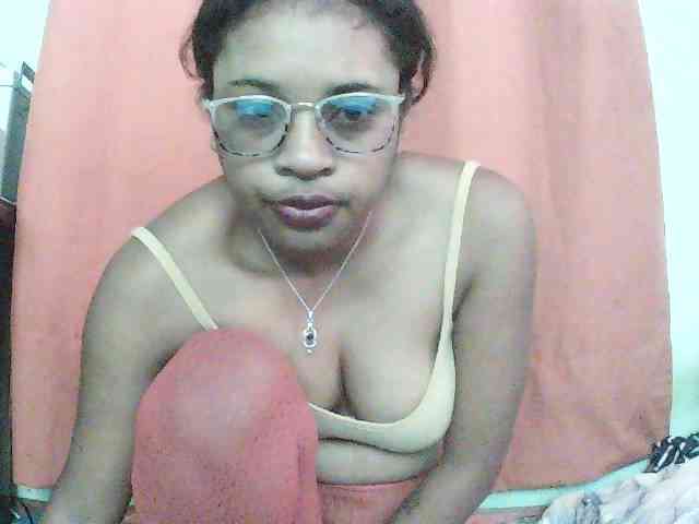 TriciaBella webcam