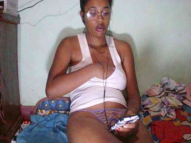 TriciaBella webcam