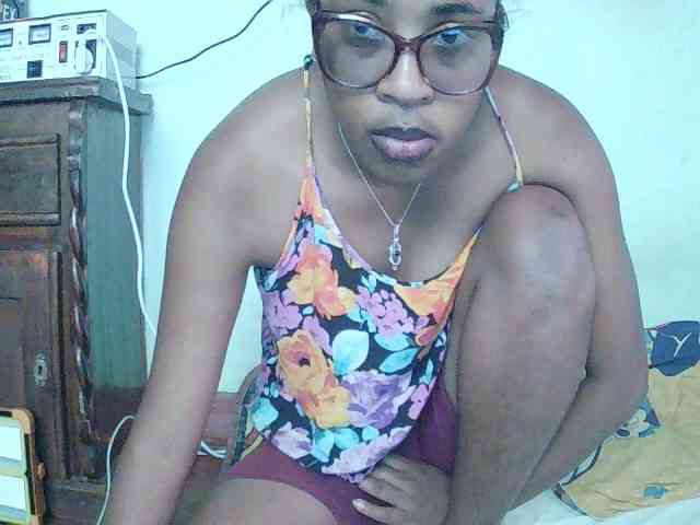 TriciaBella webcam