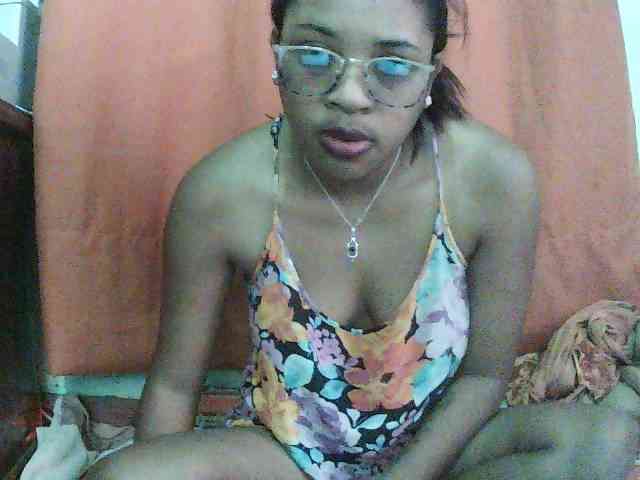 TriciaBella webcam