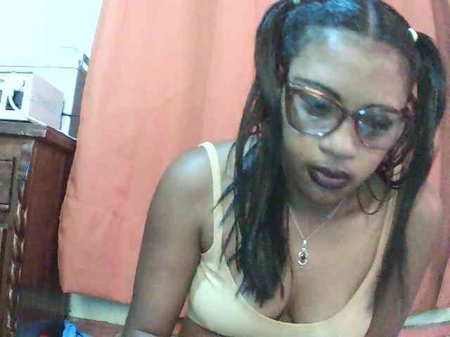 TriciaBella webcam