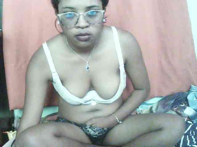 TriciaBella webcam