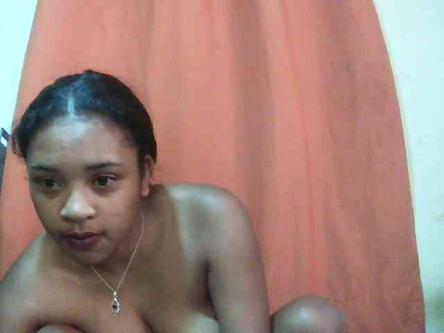 TriciaBella webcam