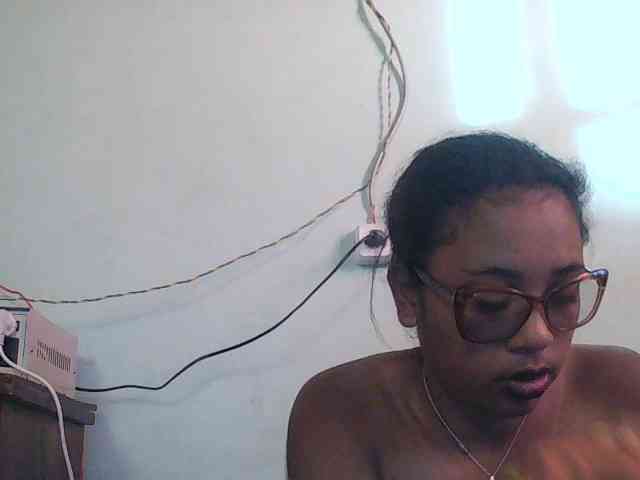 TriciaBella webcam