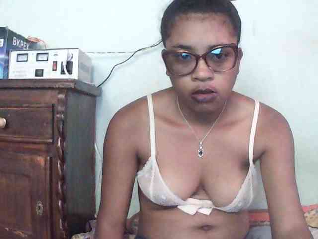 TriciaBella webcam
