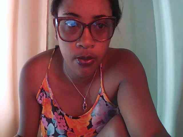 TriciaBella webcam