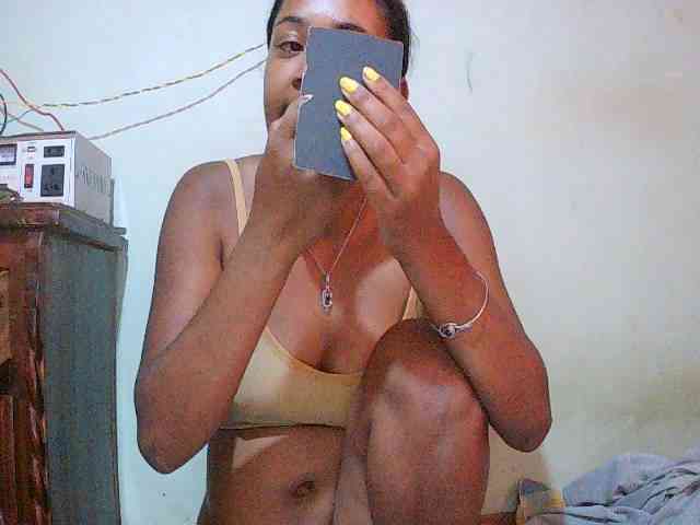 TriciaBella webcam