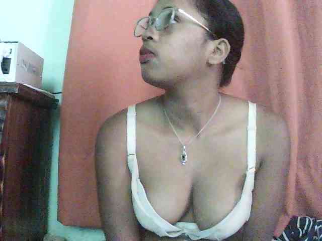 TriciaBella webcam