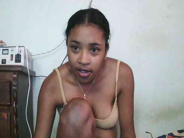 TriciaBella webcam
