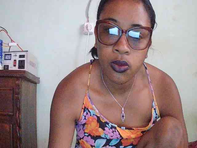 TriciaBella webcam
