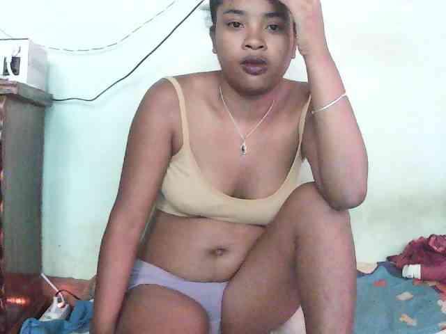 TriciaBella webcam