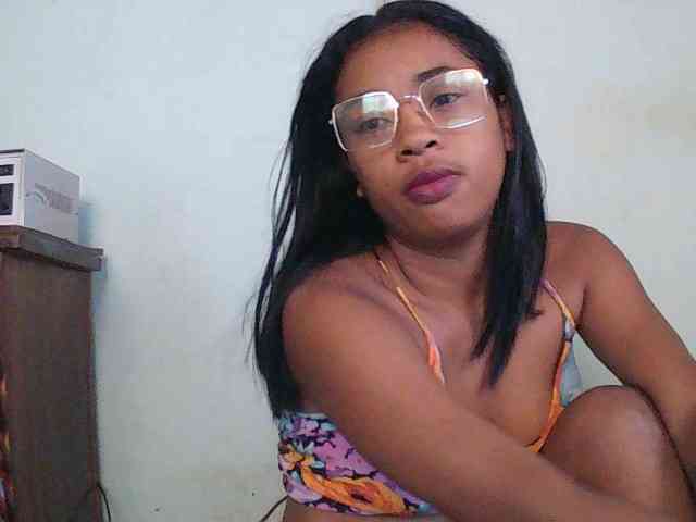TriciaBella webcam