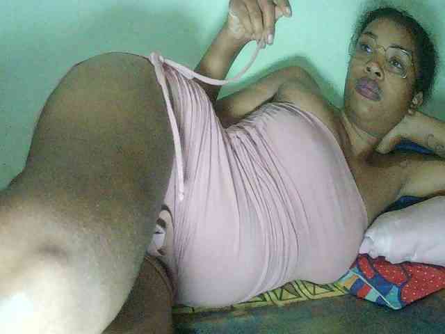TriciaBella webcam