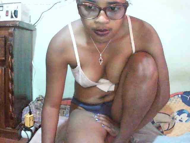 TriciaBella webcam