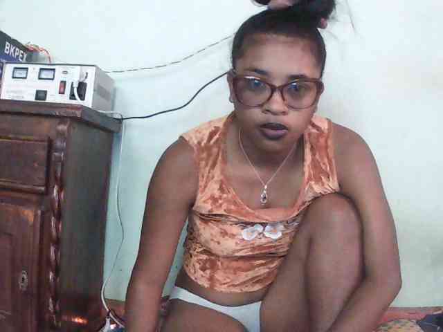 TriciaBella webcam