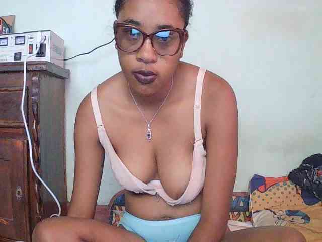 TriciaBella webcam