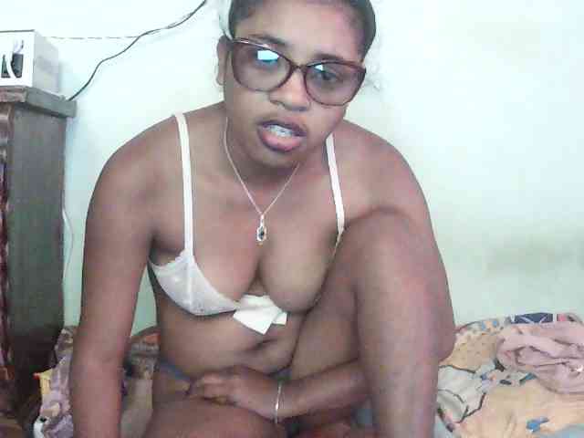 TriciaBella webcam