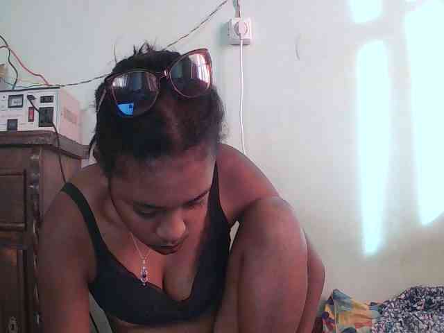 TriciaBella webcam