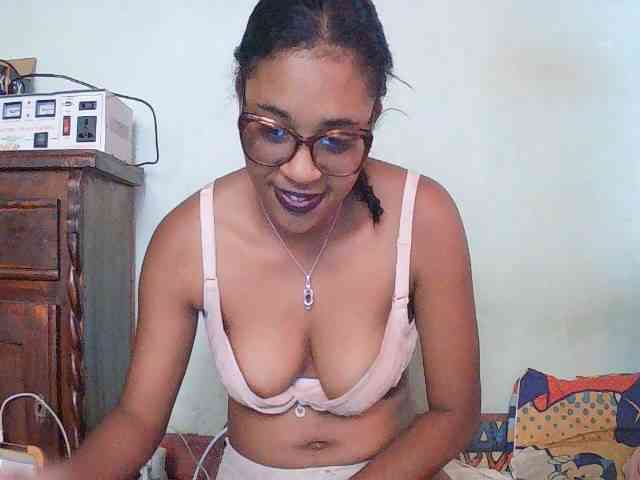 TriciaBella webcam