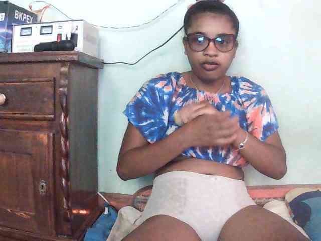 TriciaBella webcam