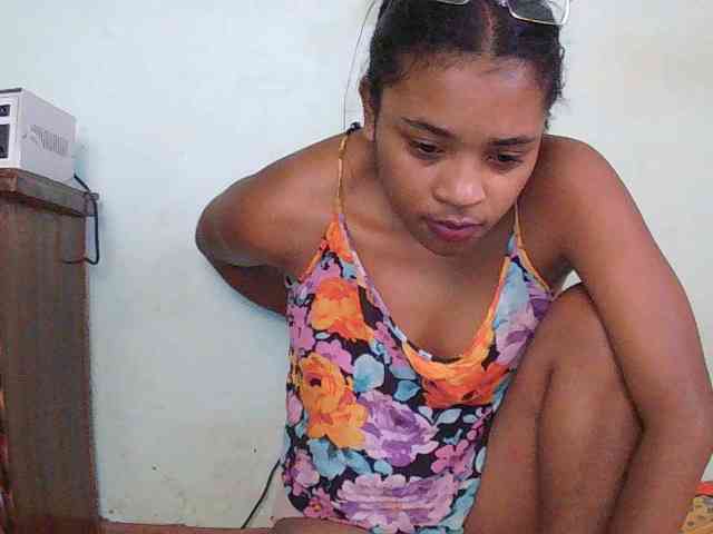 TriciaBella webcam