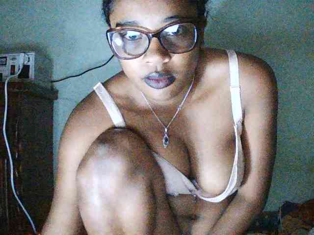 TriciaBella webcam