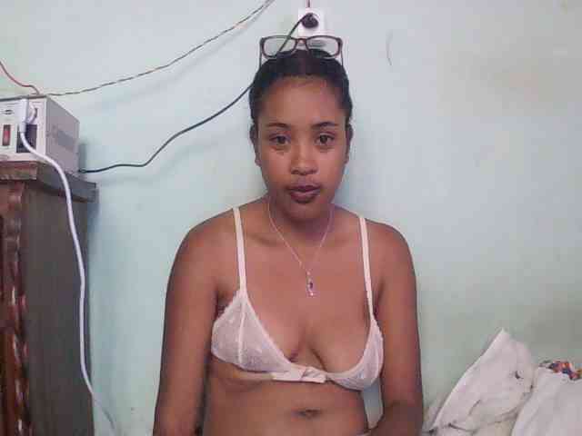 TriciaBella webcam