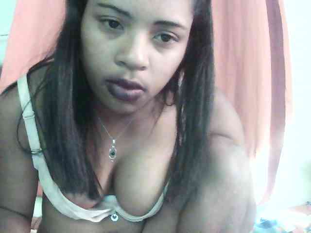 TriciaBella webcam