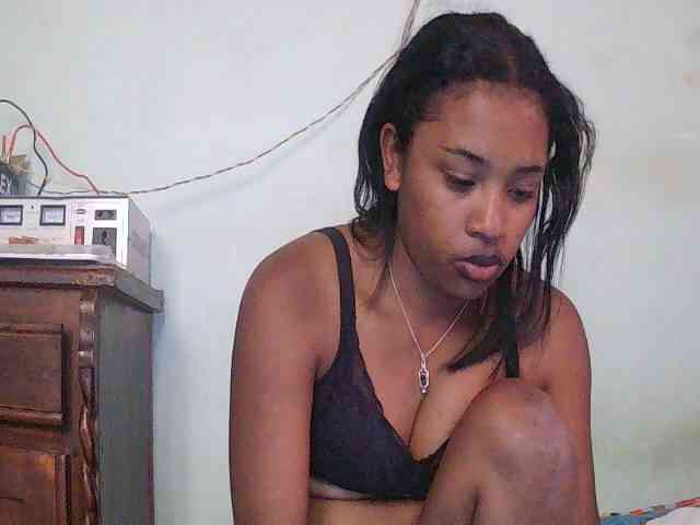 TriciaBella webcam