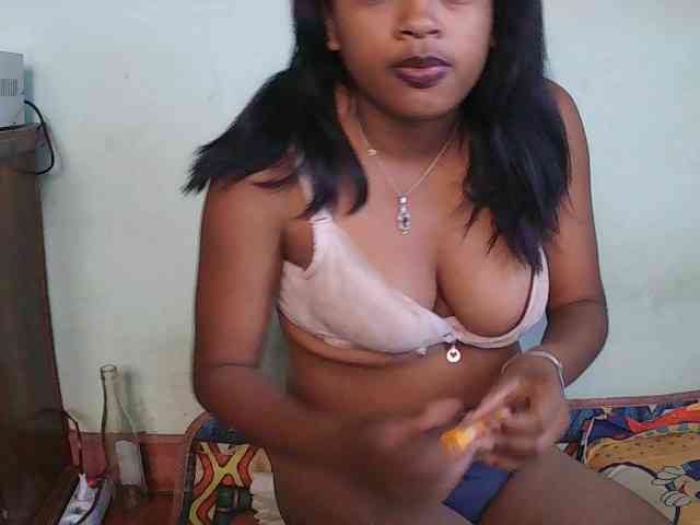 TriciaBella webcam