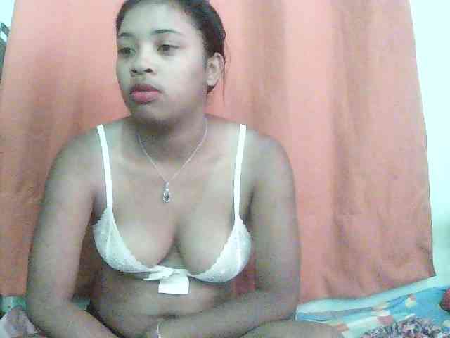 TriciaBella webcam