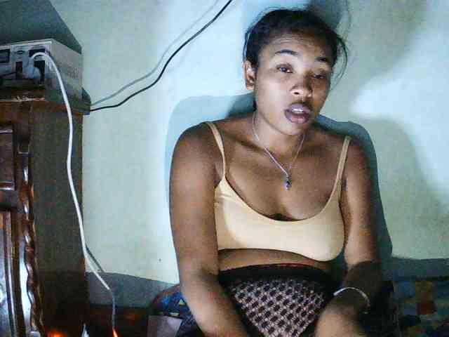TriciaBella webcam