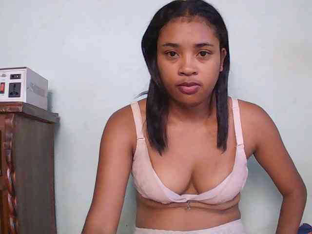TriciaBella webcam