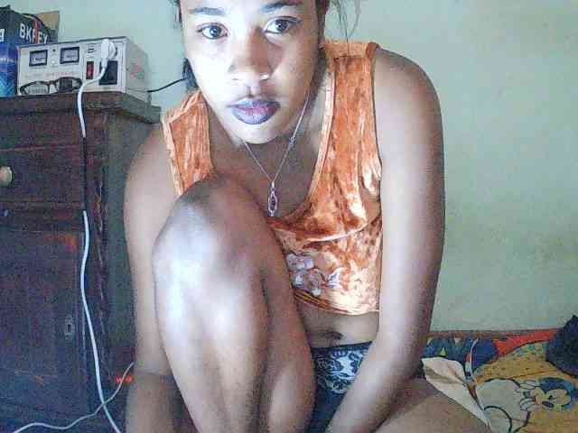 TriciaBella webcam